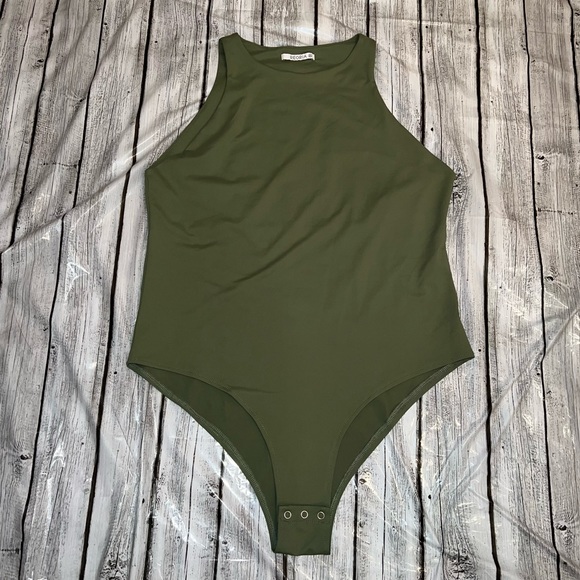 Reoria Bodysuit - Picture 2 of 8